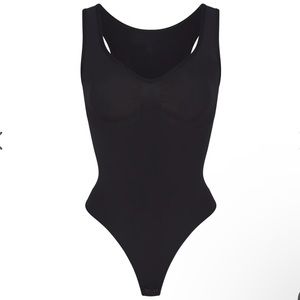SKIMS Seamless Sculpt Scoop Neck Thong Bodysuit in Onyx
